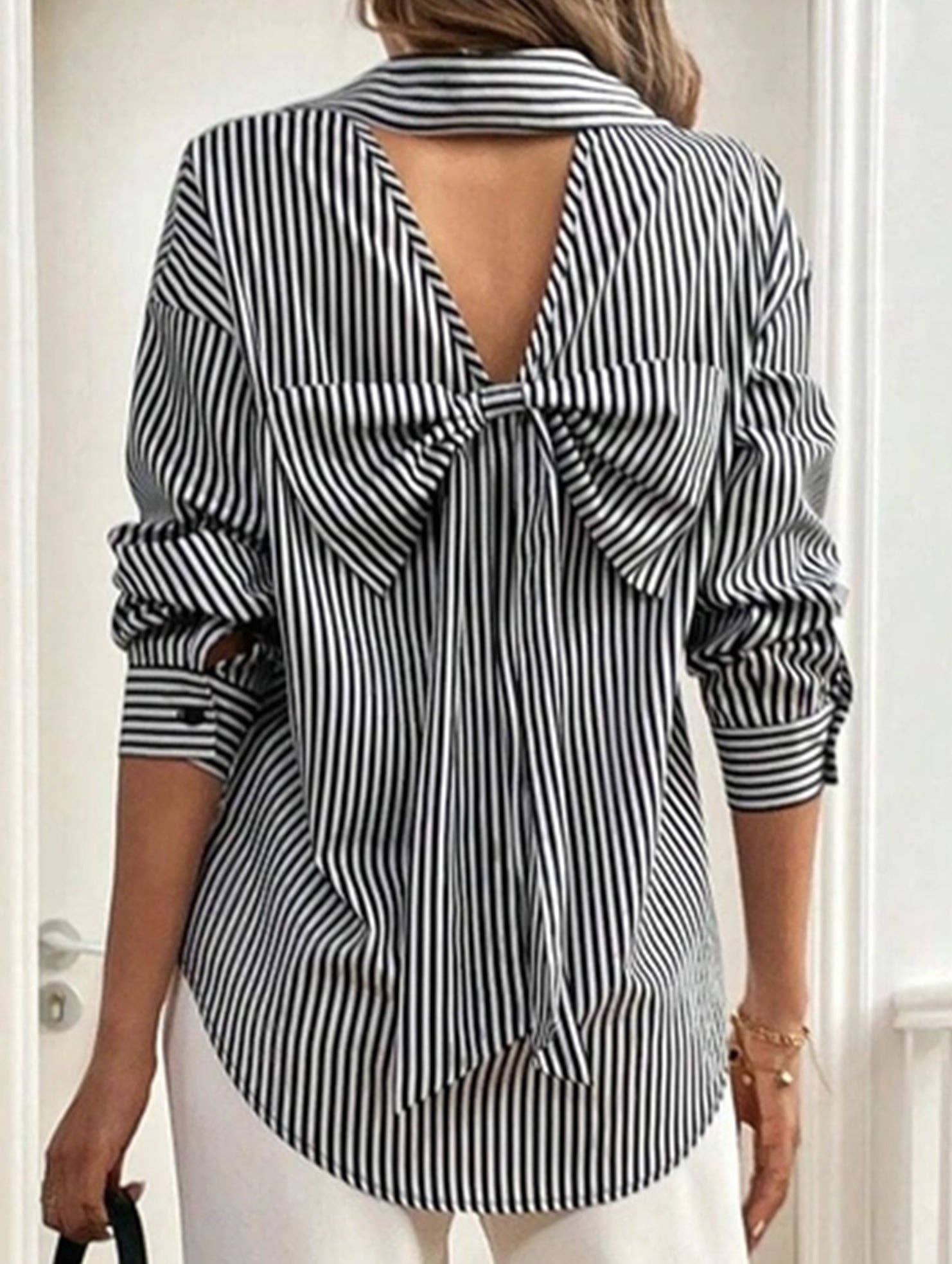STRIPE A striped printed long-sleeved shirt with a bow for wholesale on Faire2