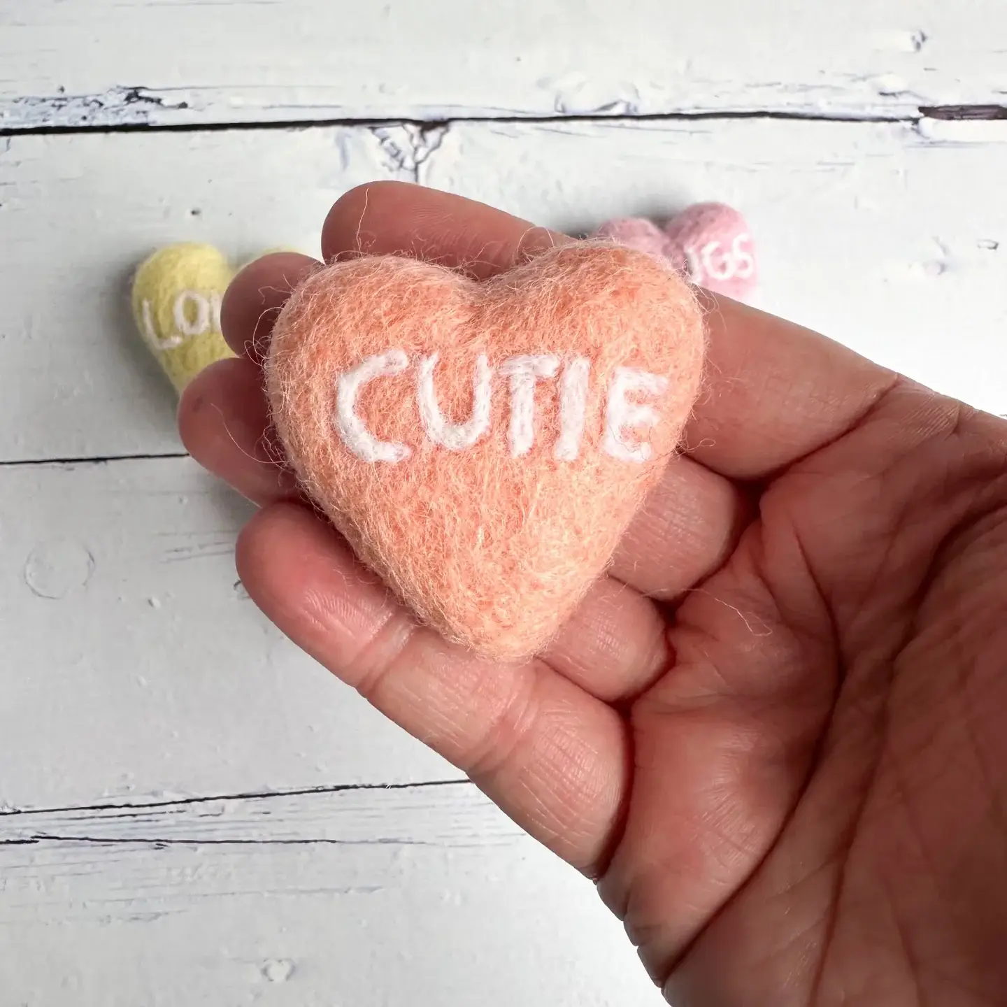 Sewing Seeds Play - Vente Décorations de table - Lot de 5 cœurs en feutre pour la Saint-Valentin3