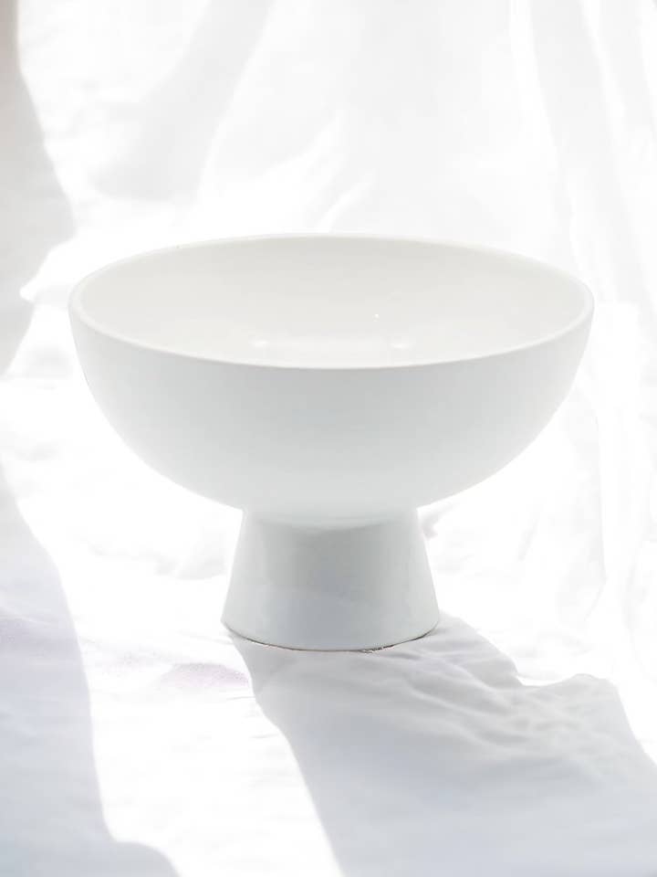 White Floral Compote Vase – Modern Pedestal Vase Compote for wholesale by Posies