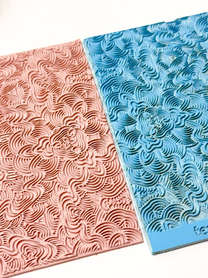 Tapis de texture en caoutchouc abstrait Bloom pour argile polymère pour la vente par Tera Clay