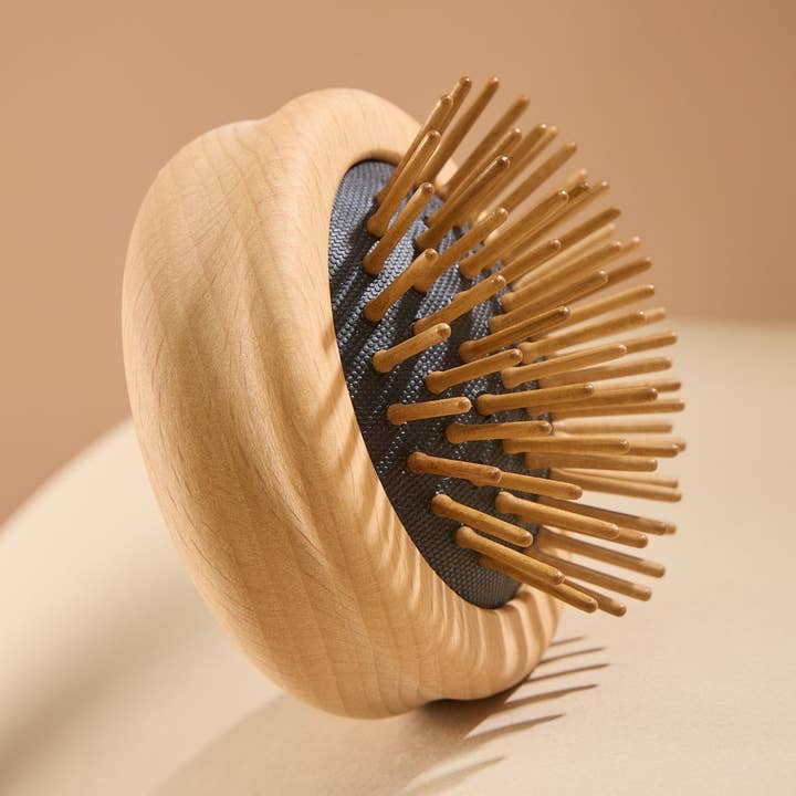 Spazzola districante "Baggy" con setole in legno per la vendita all'ingrosso da parte di Fa brushes