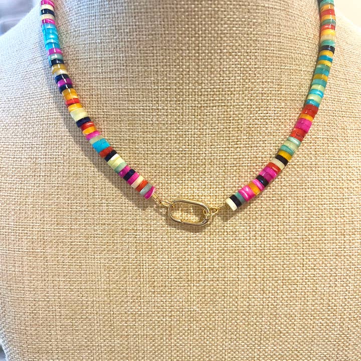 Grace Designs – wholesale Pärlband/Pärlhalsband – Regnbågsfärgad Troca-snäcka Karbinhake Halsband