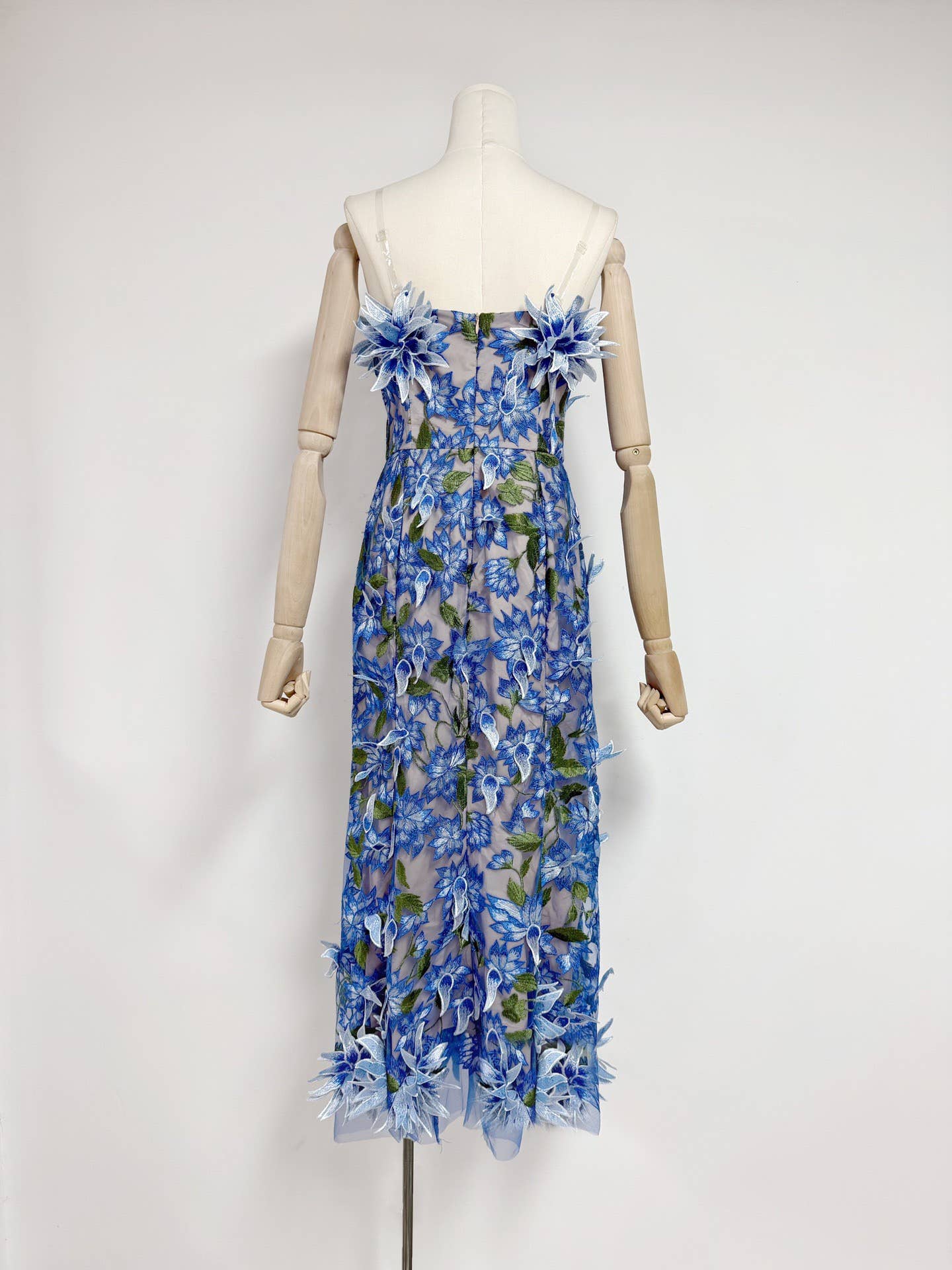 Productseeker - Vente Robe – femme - Robe d'été élégante en maille avec broderie 3D et bustier tube4