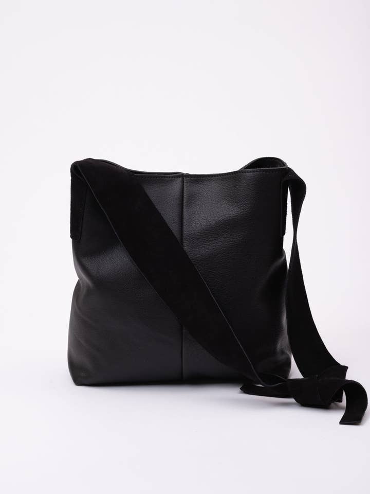 QUADRATO model leather tote bag for wholesale by Veinage