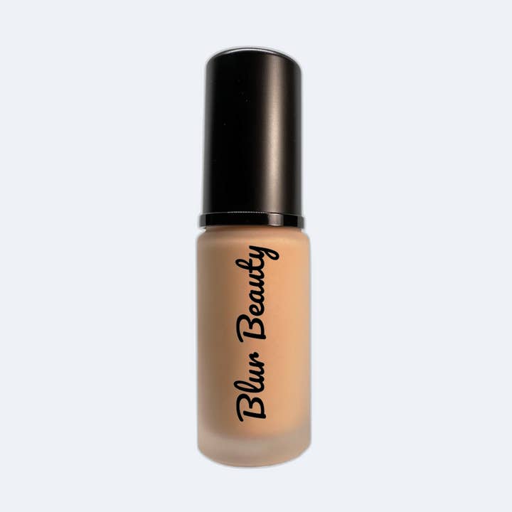 Fond de teint liquide - Porcelaine pour la vente par Blur Beauty