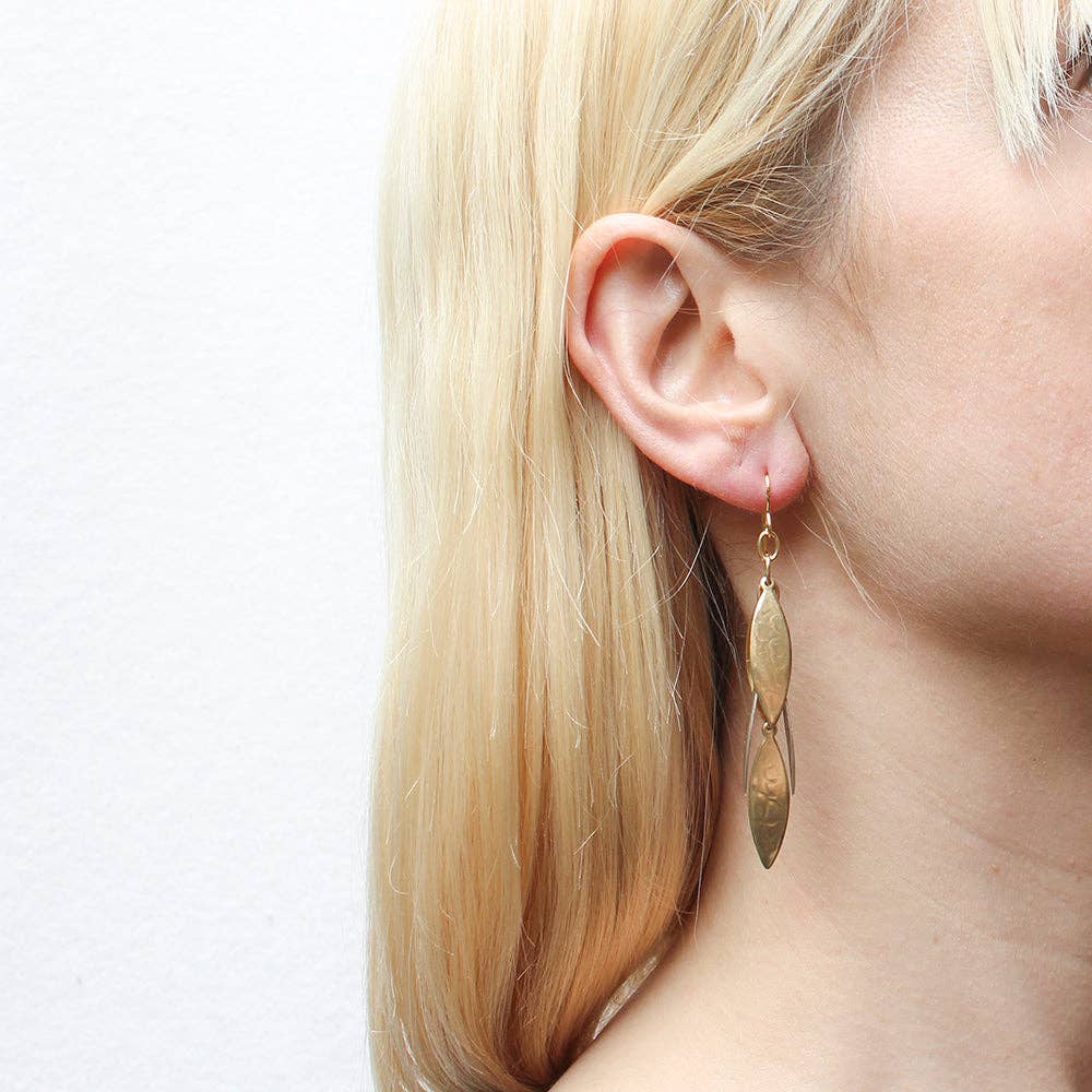 Marjorie Baer - Venta al por mayor Pendientes colgantes - Pendientes de alambre con hojas largas en capas1