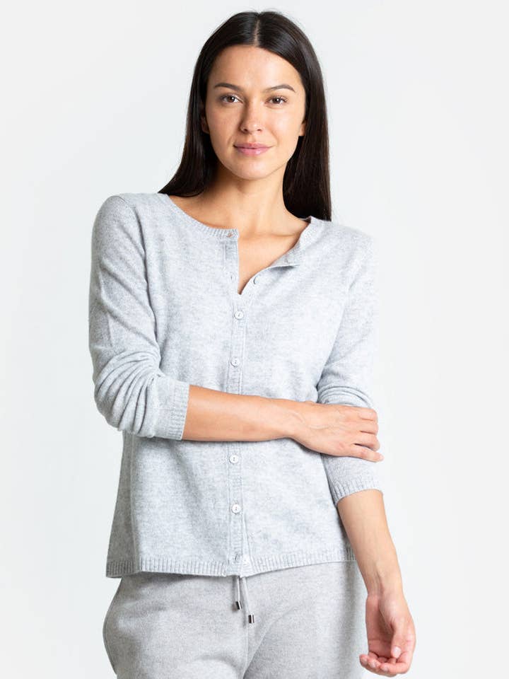 Cardigan en cachemire à huit boutons Colleen pour la vente par QUINN