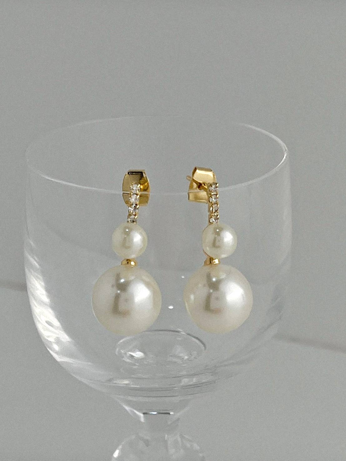 MOND HAUS - Wholesale Dangle Earrings - Dido Earrings | Double Pearl Ball Modern Design Stud2