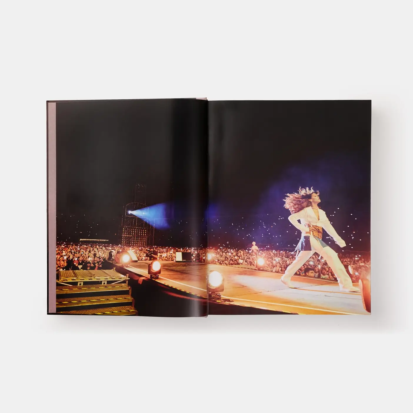 Phaidon - Wholesale Arts & Entertainment - Rihanna3
