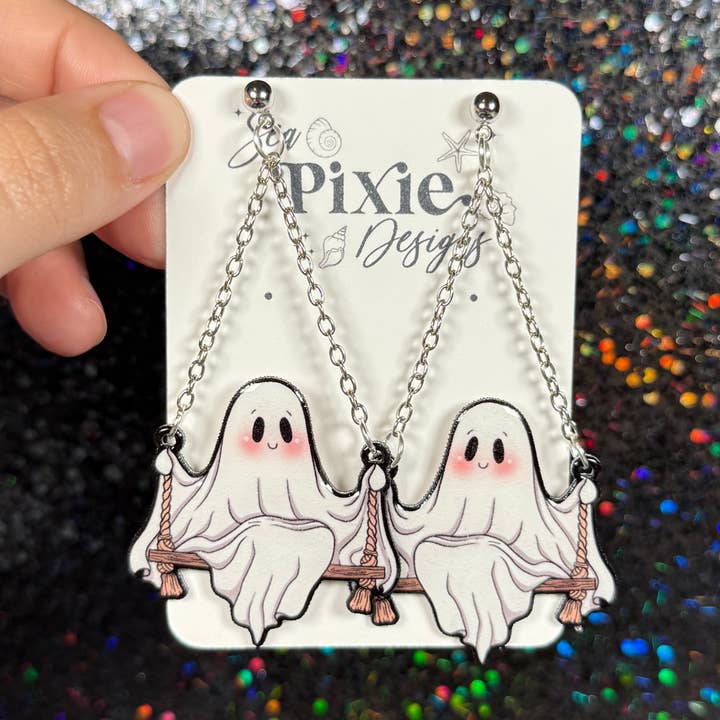 Søde spøgelsesvingende Halloween-dingleøreringe for engroshandel hos Sea Pixie Designs