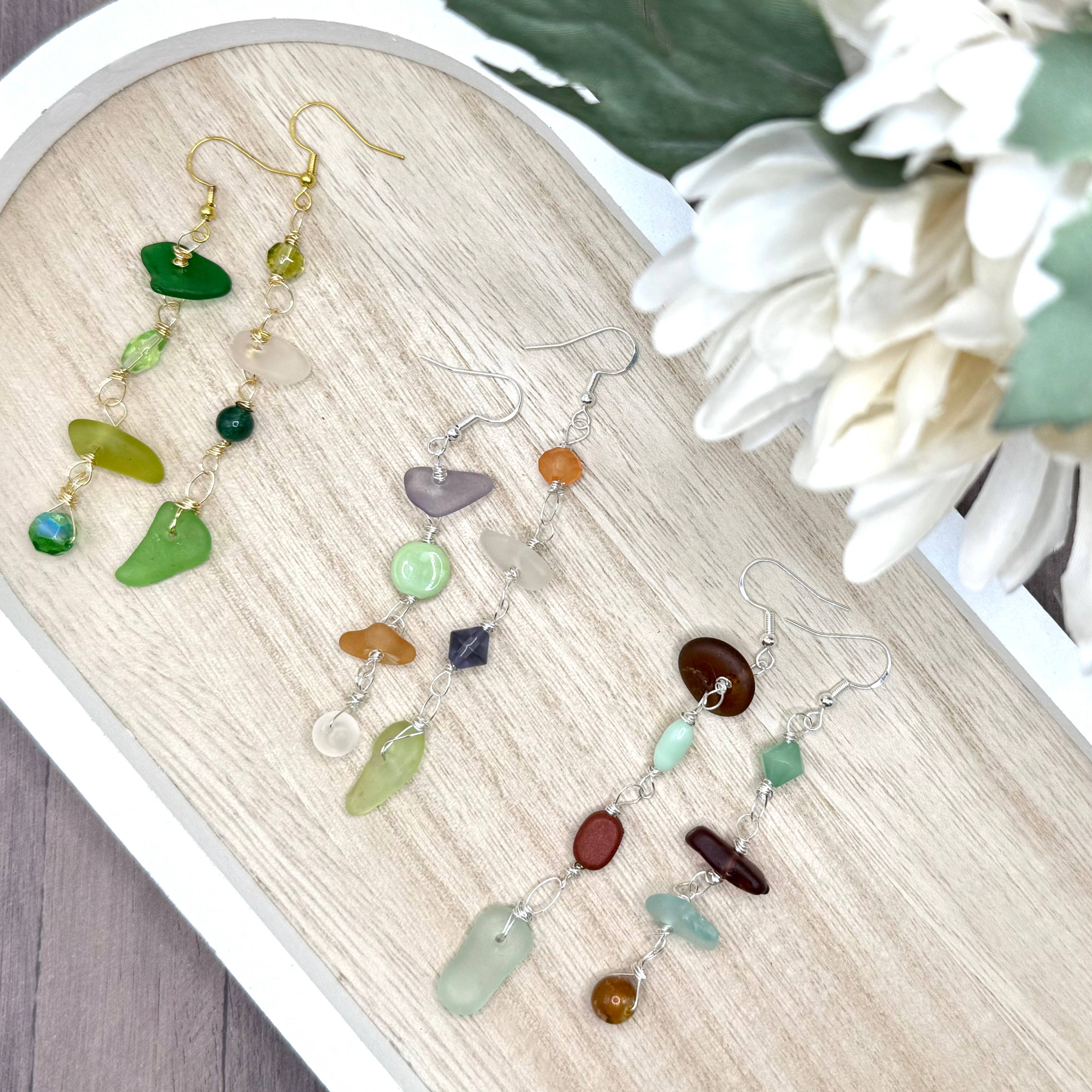 Cyn Elizabeth Studios – wholesale Hängande örhängen – Havsbus - Långa hantverksmässiga örhängen av sjöglas6