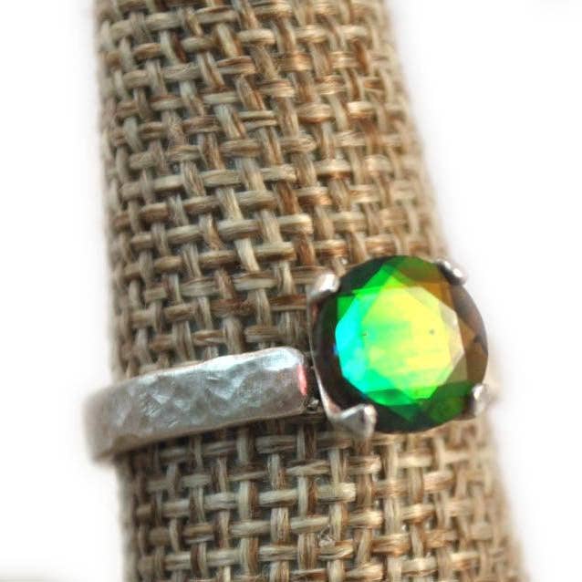 Doublet en quartz arc-en-ciel/anneau de quartz mystique/bijoux mystiques pour la vente par Janine’s Jewelry Design