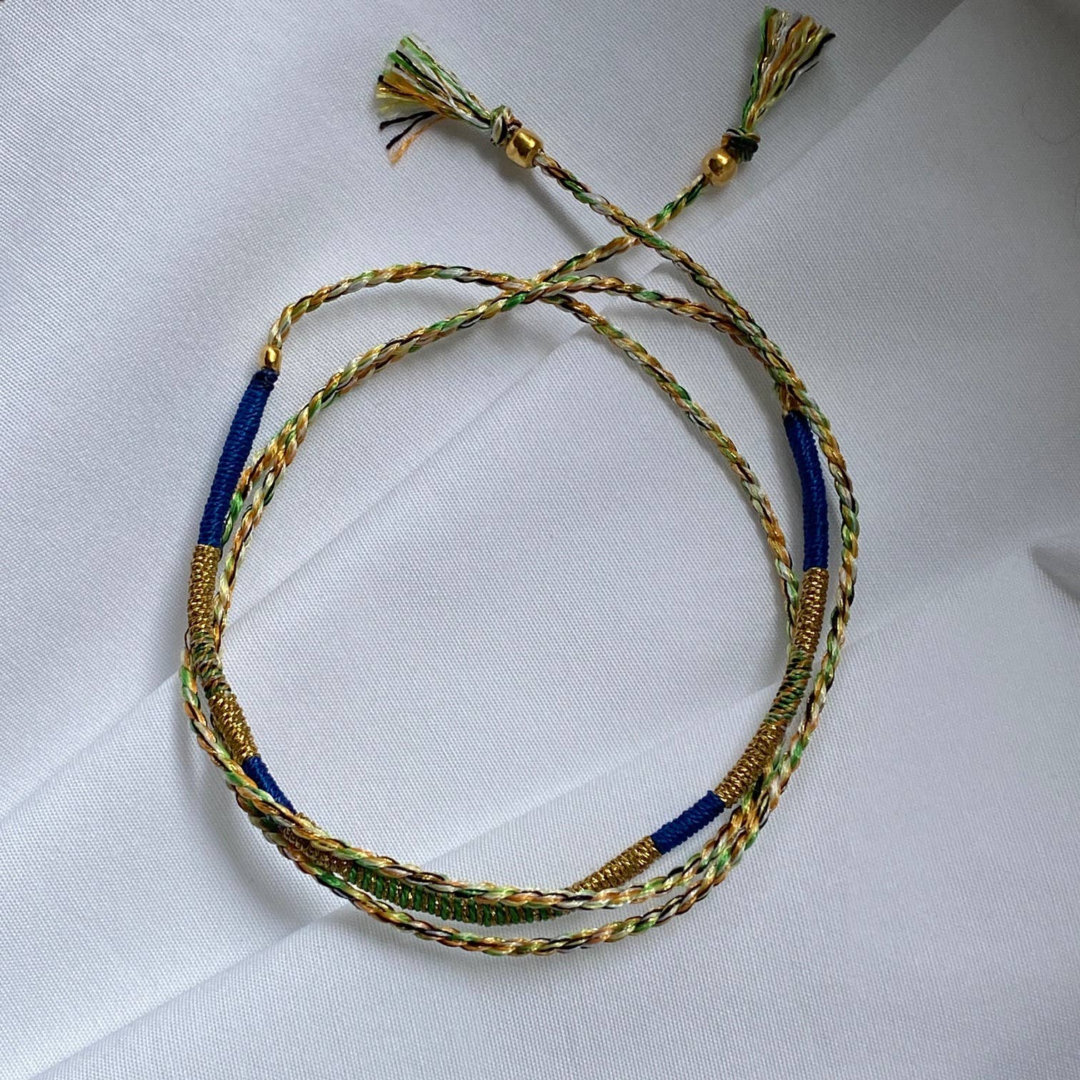 Sophie Deschamps Bijoux - Venta al por mayor Pulseras tejidas/trenzadas - Pulsera de hilo amuleto de la suerte Sukh1