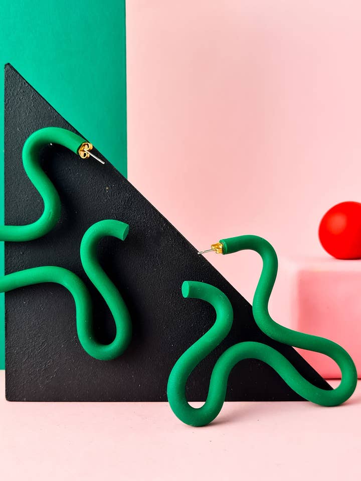 Polymer-Ton-Wellen-Ohrringe in 8 verschiedenen Farben. für den Großhandel von Mono