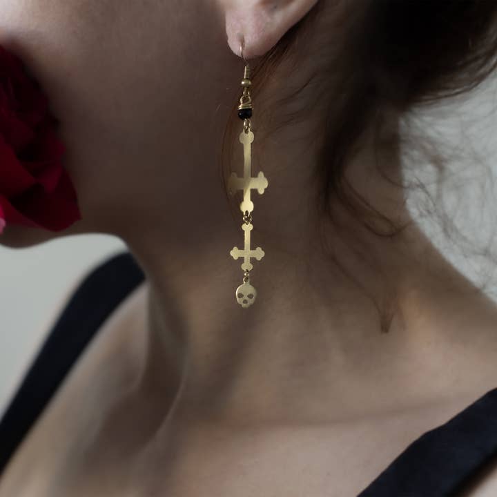 noemie zomby - Vendita all'ingrosso Orecchini pendenti - orecchino croce rovesciata con teschio stile gotico