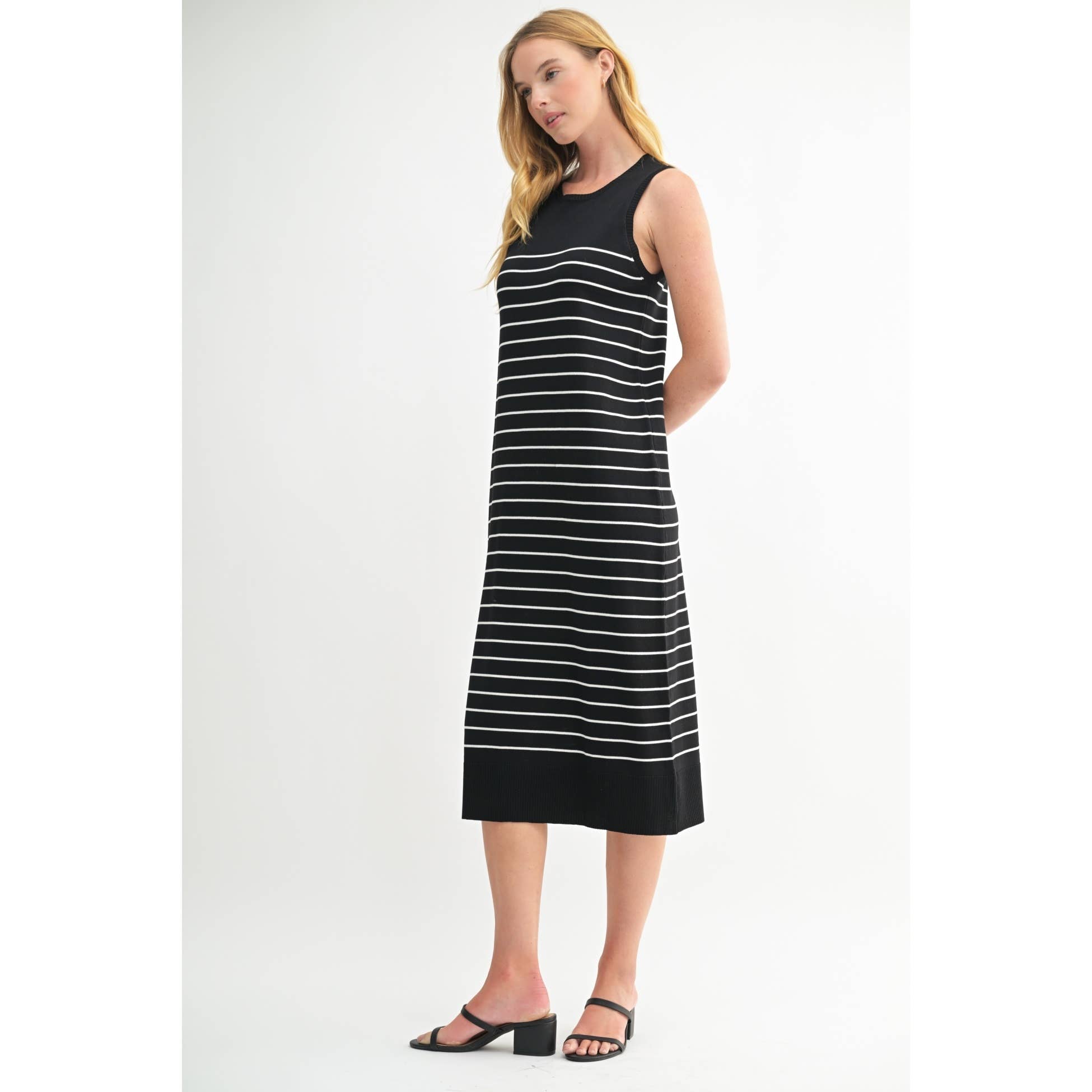 FUN2FUN - Vendita all'ingrosso Vestito - Donna - Abito midi senza maniche a righe con scollo rotondo.28