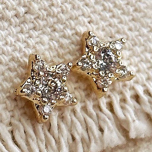 Clou d'oreille en forme d'étoile Mini CZ pour la vente par GoldFi