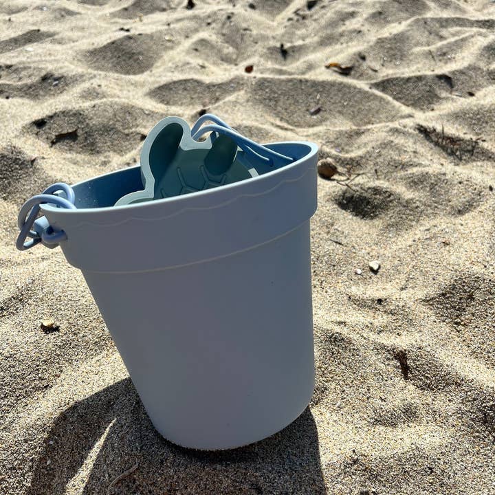 The Organized Mommy Co - Vente Jouet de plage/piscine - Enfant et bébé - Seaux de plage en silicone avec accessoires de sable5