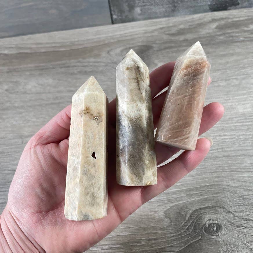 Keystone Crystals – wholesale Andlig sten/kristall – Gemstenskristall Obelisker 85–113 g | Grossist Kristalltorn Presentbutik30