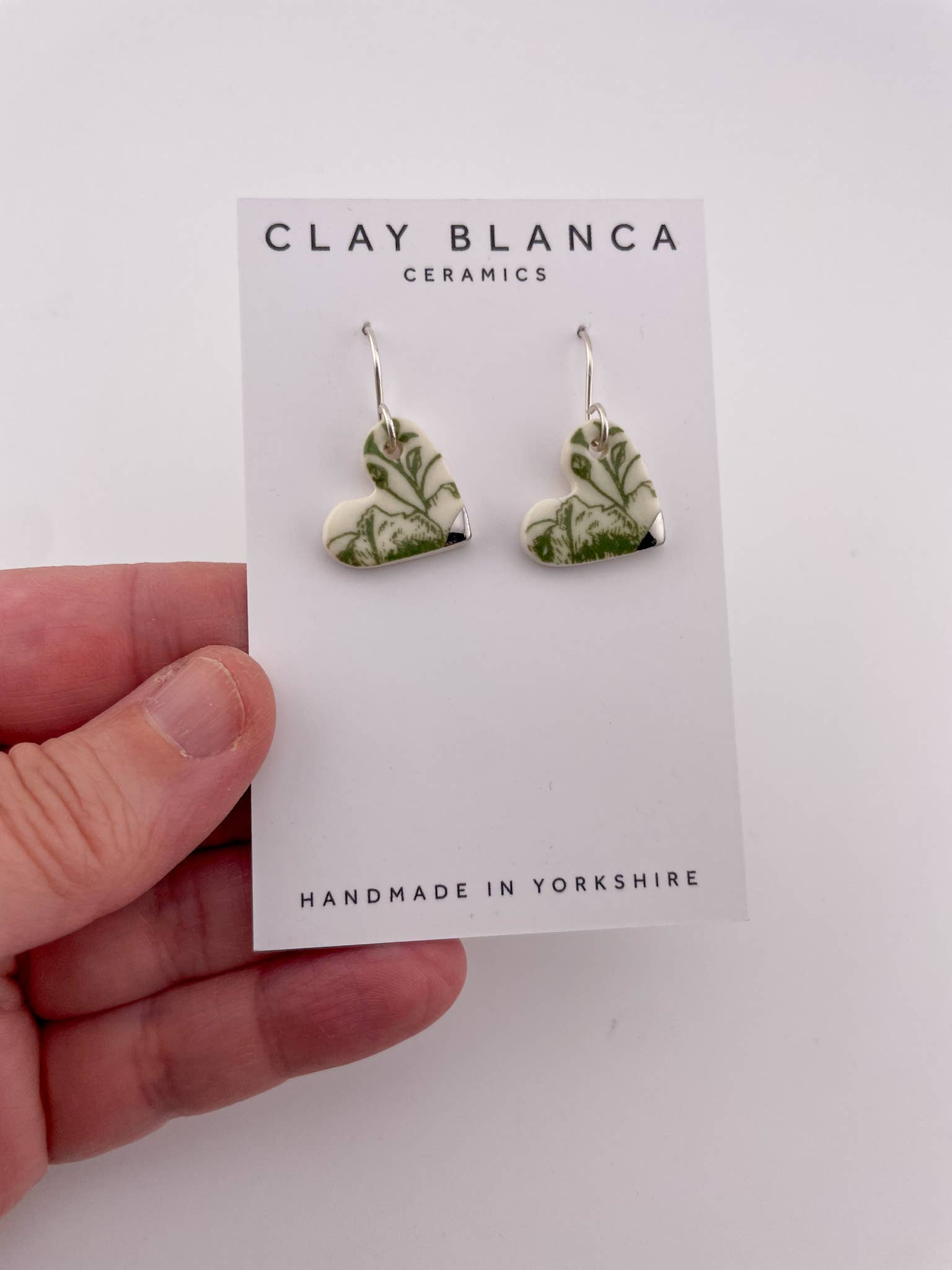 Clay Blanca - Vendita all'ingrosso Orecchini pendenti - Orecchini a forma di cuore piccolo verde Cina (lato) (Opzioni)3