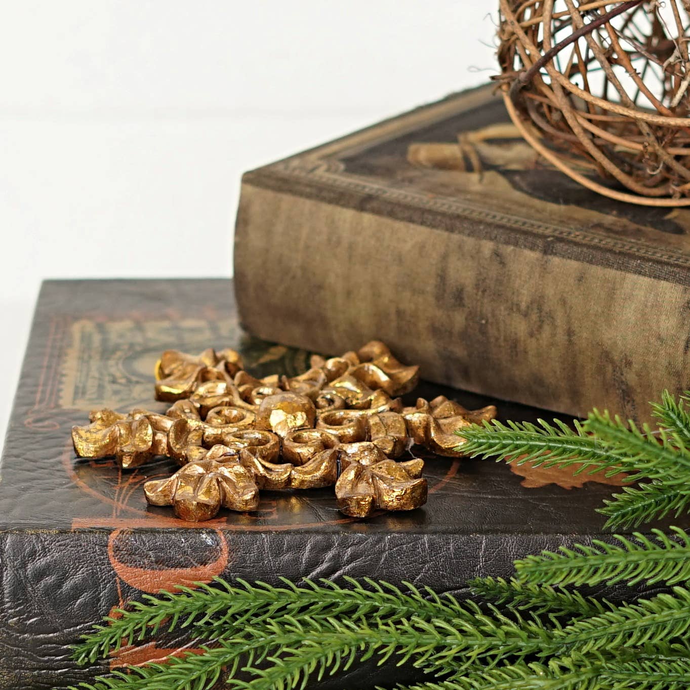 Two Ten Original LLC - Wholesale Ornament - M2316- 4.5" Polyresin Golden Snowflake Ornament4