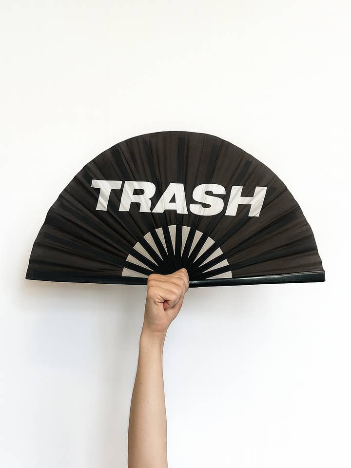 Trash Clack Fan – Rave de Fierté Queer & Accessoire Drag de Berlin pour la vente par That Gay Creation