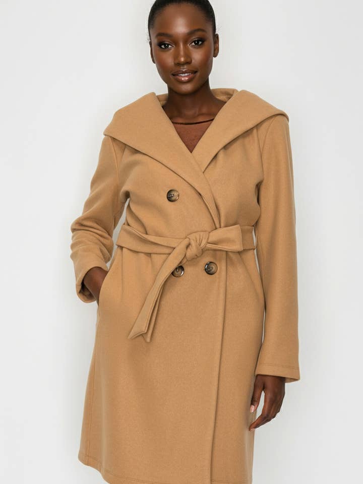 ABRIGO CON CAPUCHA Y CINTURÓN CRUZADO para venta al por mayor de 5besties inc