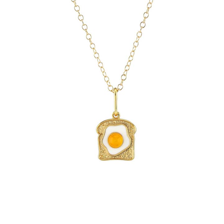 Collier à breloques en émail Egg on Toast, or 18 carats, vermeil et jade jaune « Yolk », 16-18 pouces, livré sans nickel depuis le Canada pour la vente par Kris Nations