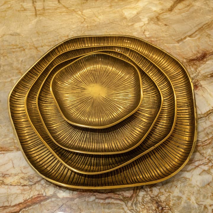 Juego de 4 platos anidados de latón antiguo hecho a mano Yosemite para venta al por mayor de Artisanal