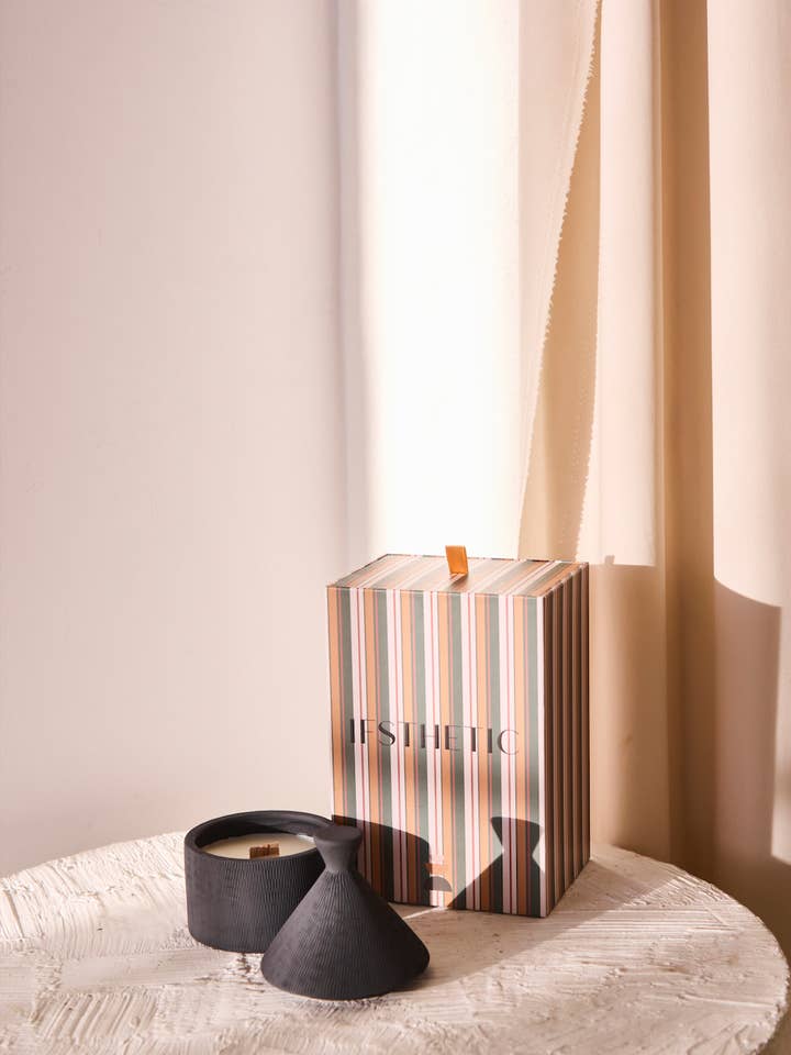 ÌHÉ Soy Candle - Charcoal for wholesale by Ifsthetic