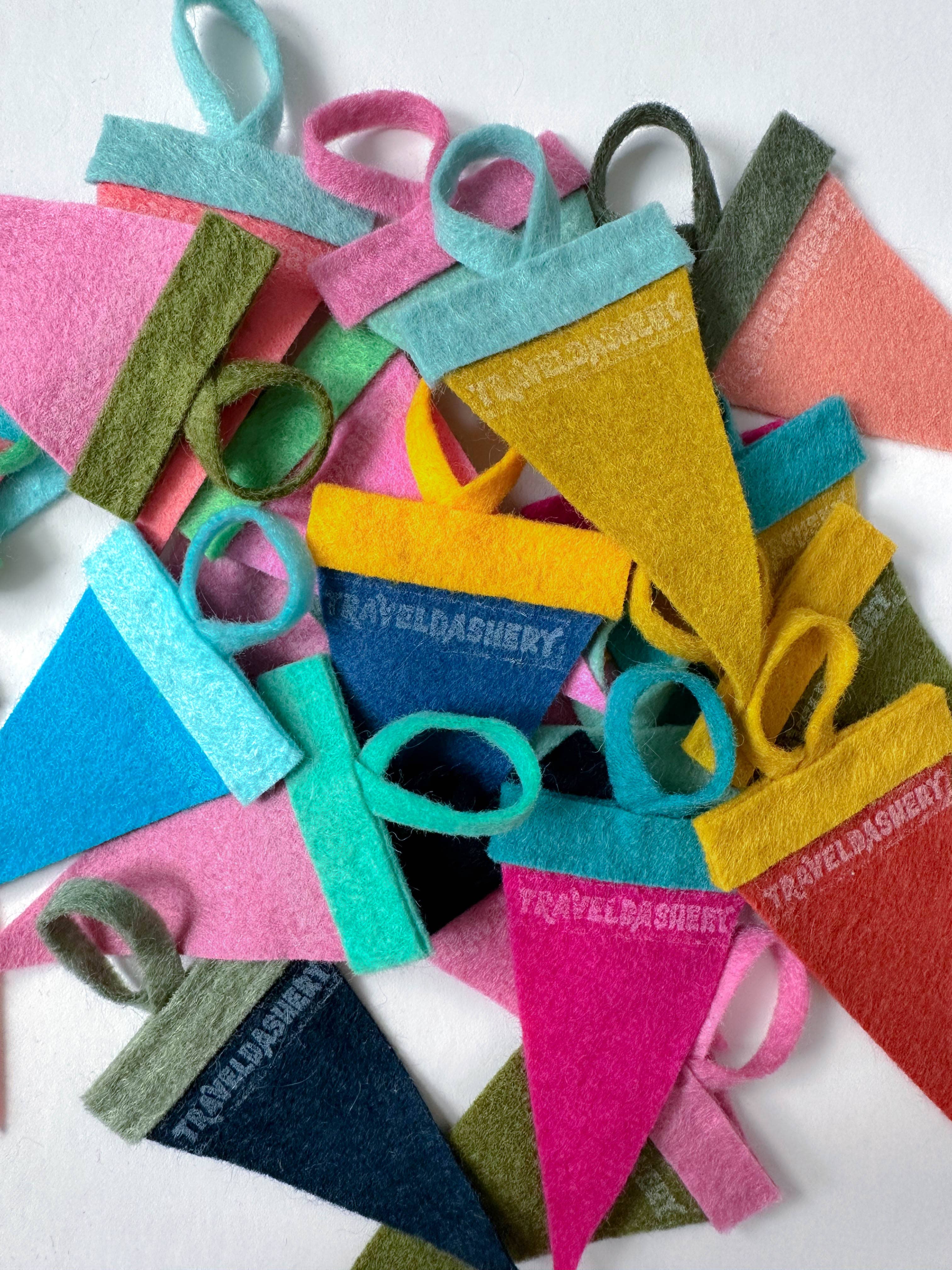 traveldashery - Vendita all'ingrosso Decorazione - mini gagliardetto personalizzato: colori classici9