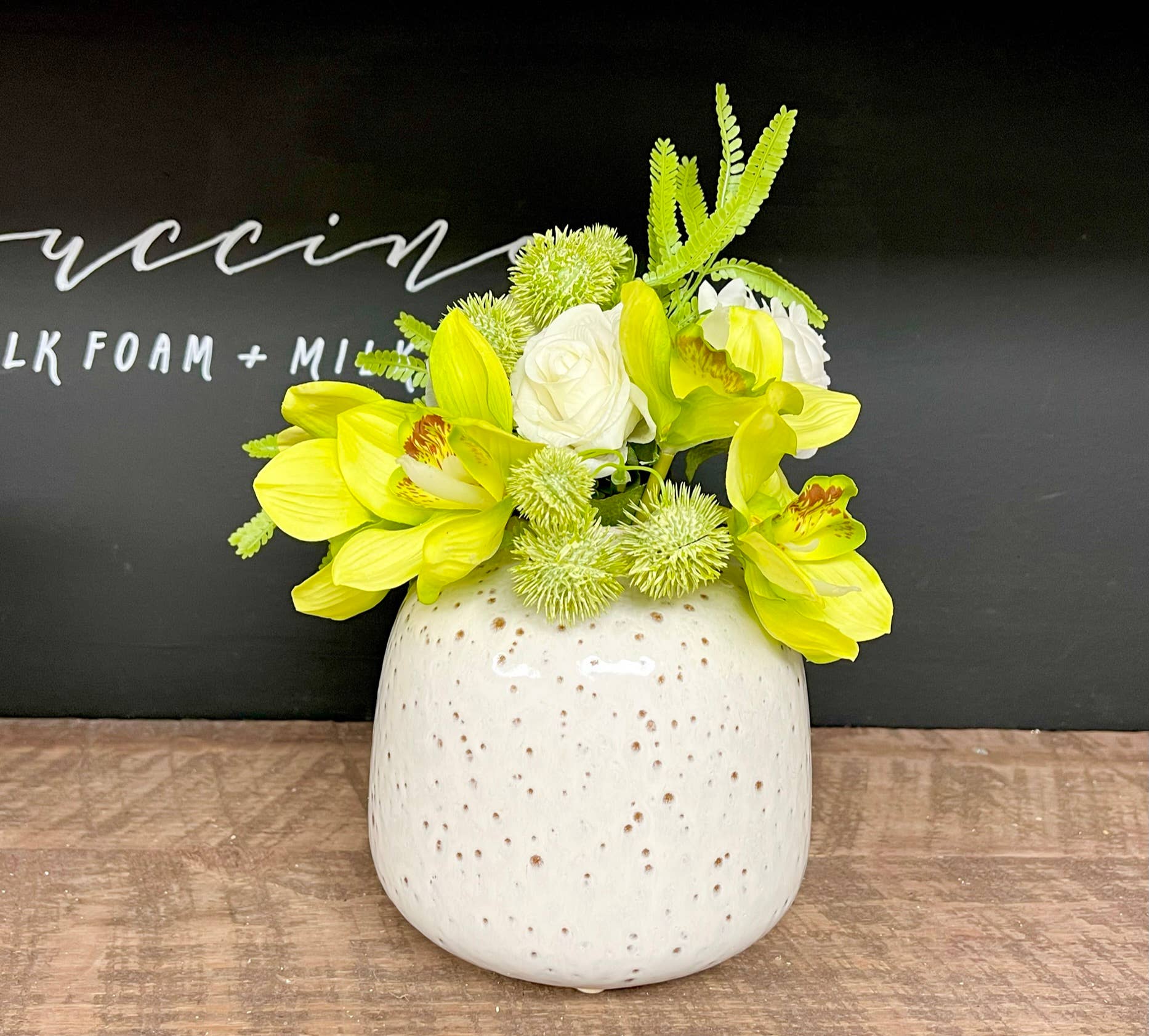 Angel Isabella - Venta al por mayor Flores artificiales - Paquete de 6 tallos de orquídea Cymbidium sintética al tacto real1