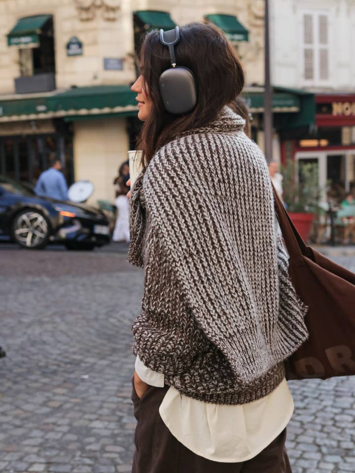 The Corner - Wholesale Poncho - Women's - Châle en laine Moka3