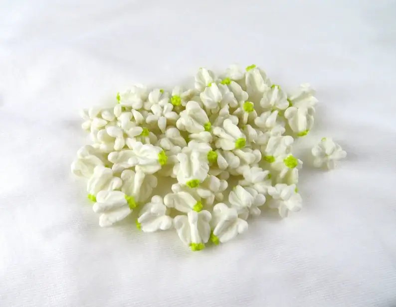 OpalHaus - Venta al por mayor Cuentas - Flores de arcilla Crown Flower, flores de arcilla blanca, hechas a mano2