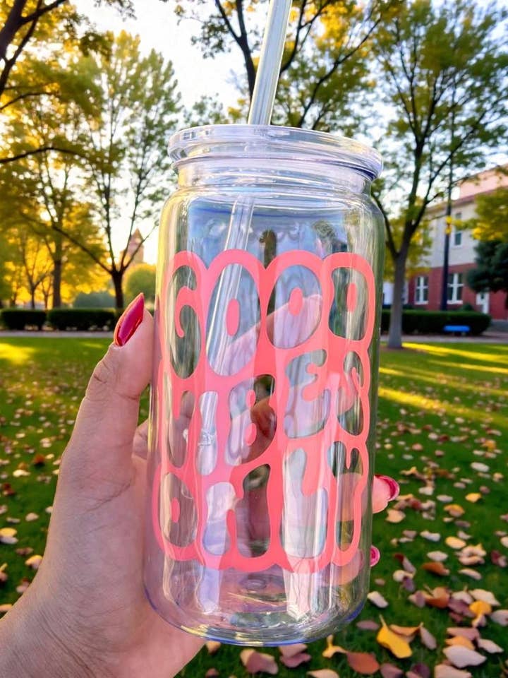 Nur gute Vibes Vinylbecher für den Großhandel von Ka_Creative_Art