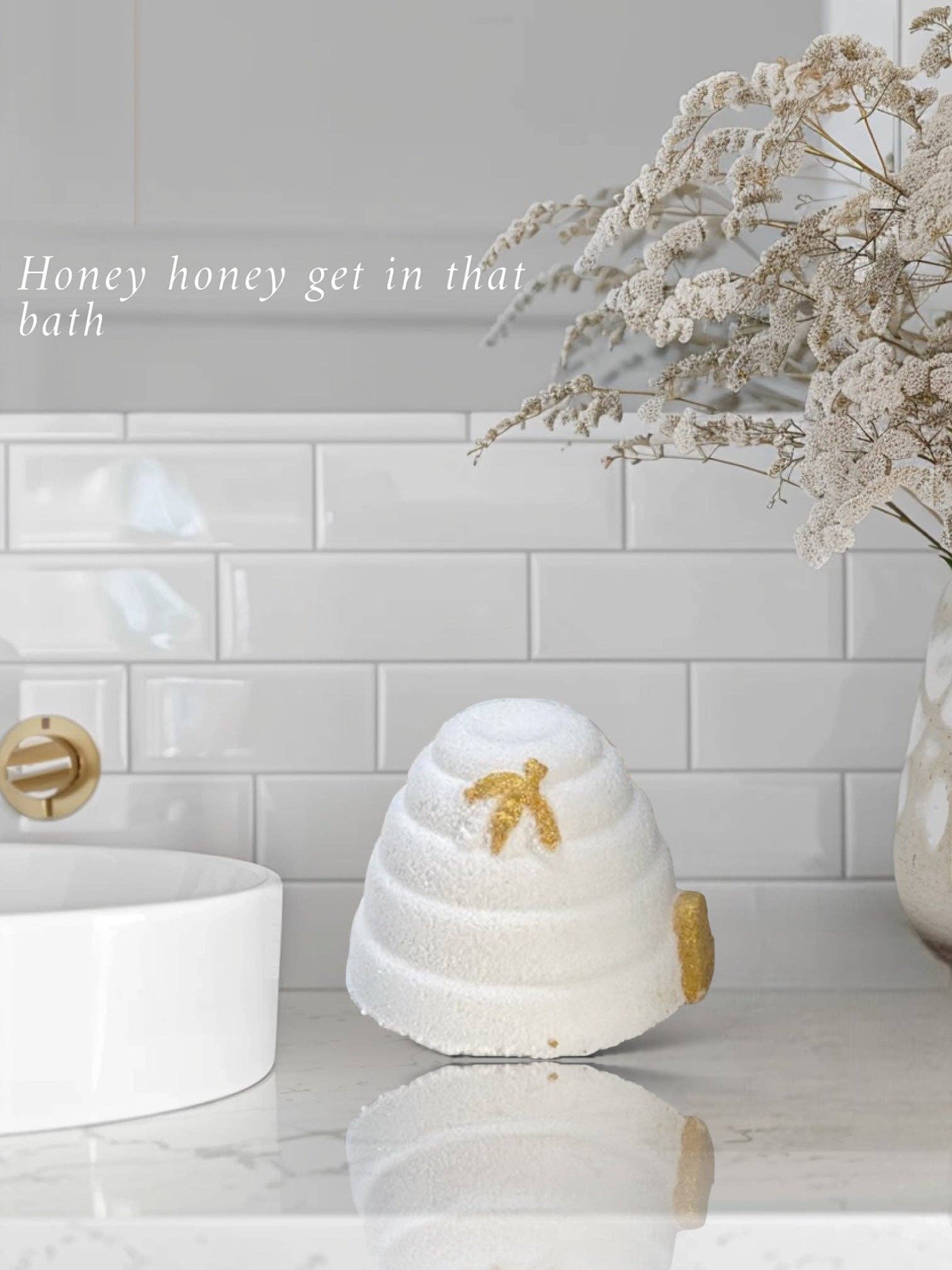 Scent and Colour Boutique – wholesale Bath bomb/fizz – Busy Bee Honey Bubble Bomb