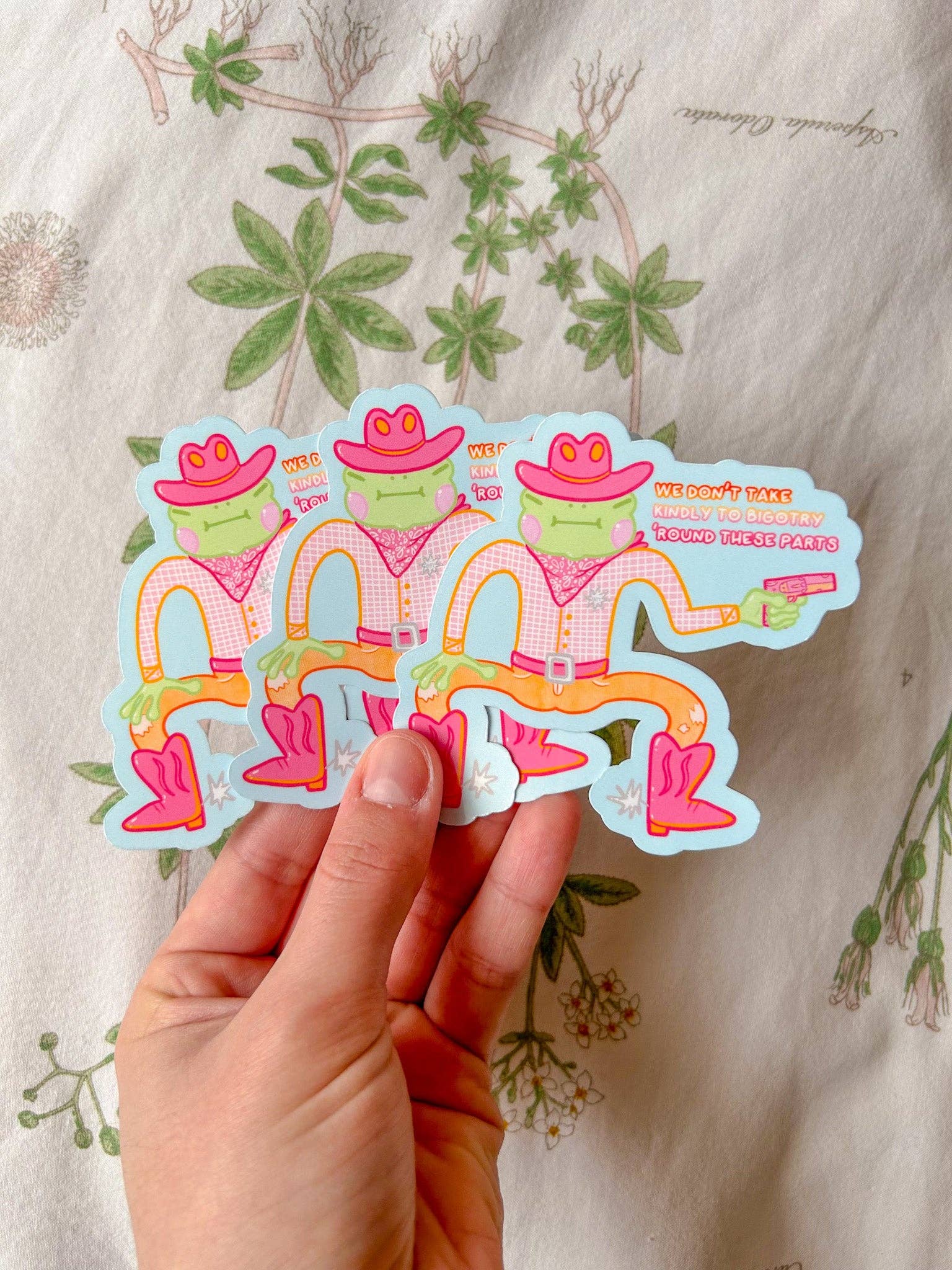 Hollandaize Art – Adesivo por atacado – Pride Cowboy Frogs | Não levamos gentilmente ao bigotry Sticker0