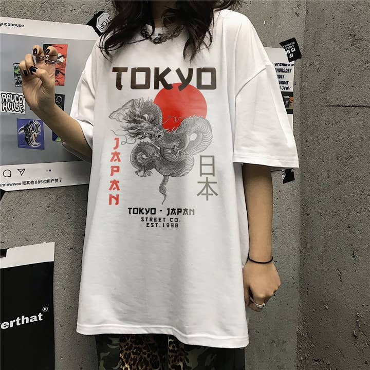 bianco T-shirt in stile giapponese Tokyo Japan Street Co. Drago in vendita all'ingrosso su Faire