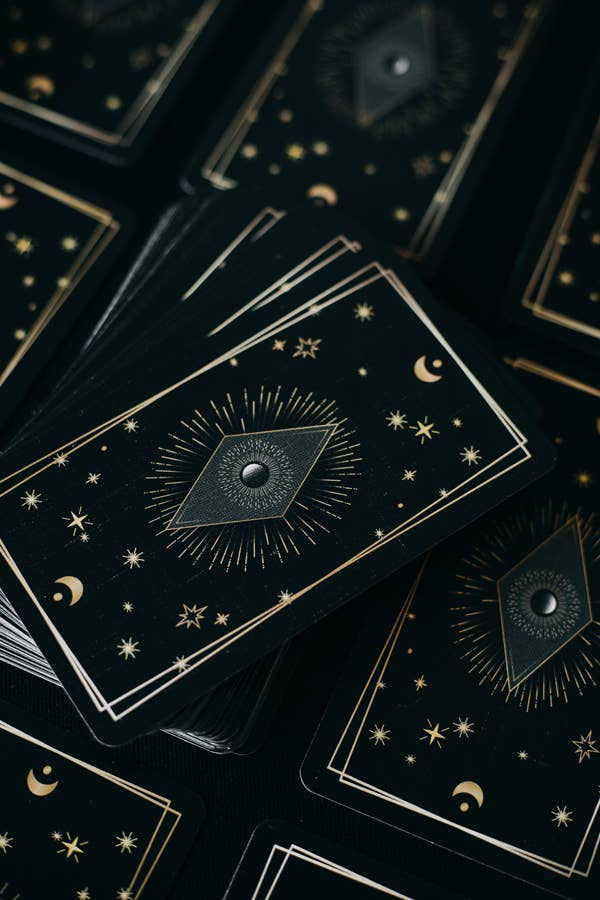 LA MUCI DESIGN - Venta al por mayor Cartas del tarot - Baraja de tarot Âme – cartas de tarot lujosas en negro y dorado10