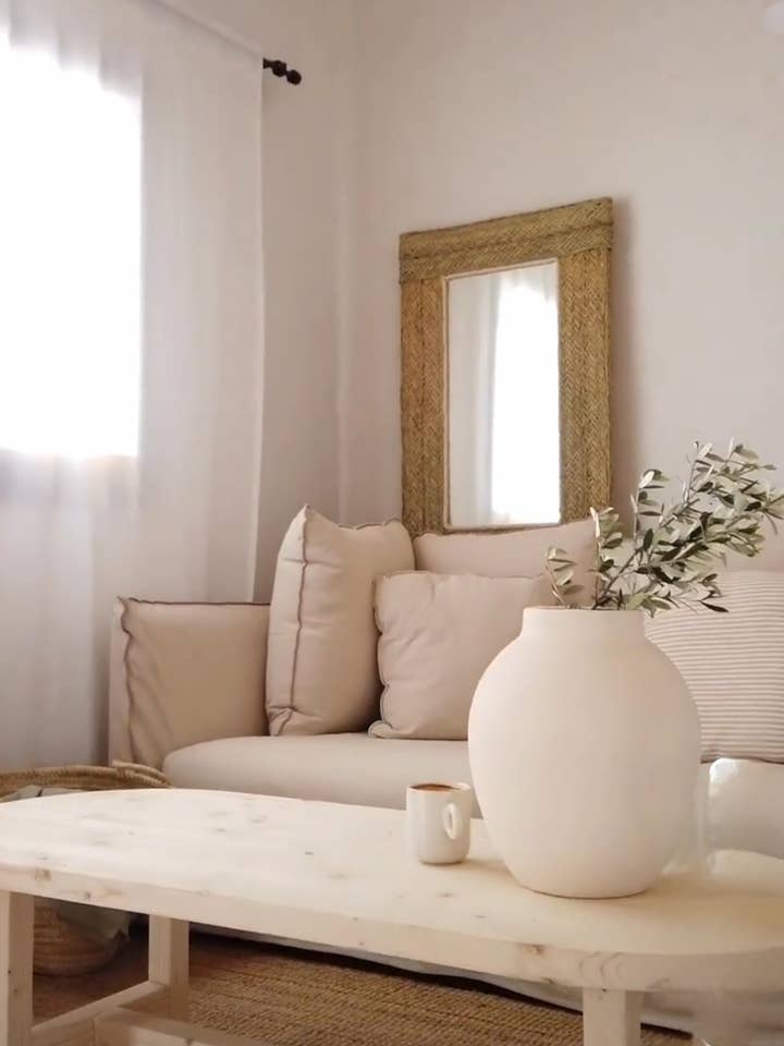 Large matte white vase. for wholesale by Cerámica Roca Caus