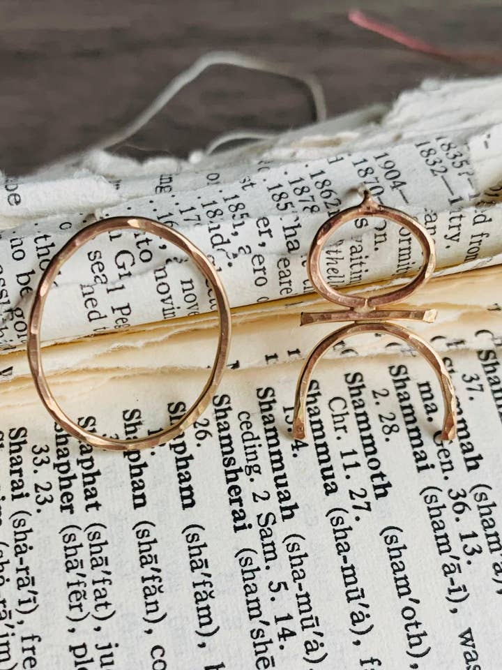 Orecchini Cairn n. 7 - Riempimento in oro 14k per la vendita all'ingrosso da parte di Notions of Lovely