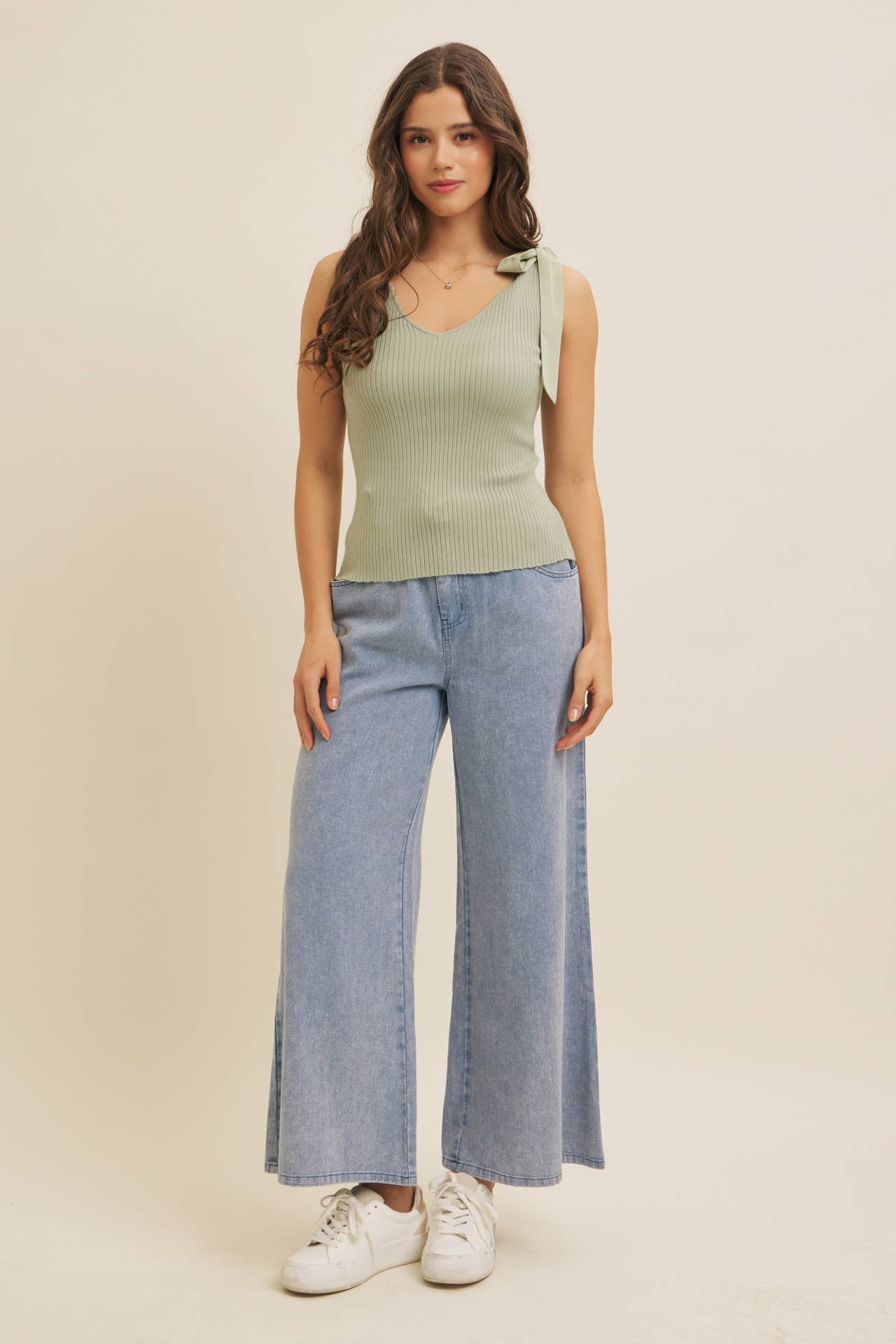 in february – wholesale Pullovertröja - Dam – Tröja i stretchigt ribbstickat material med axelband i blandade material20