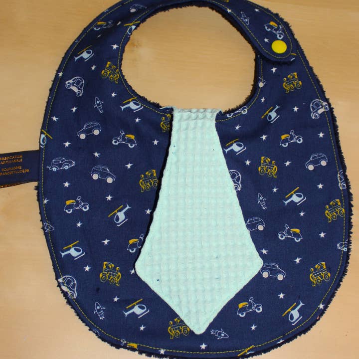 Bavoir cravate beau-gosse en coton nid d'abeille et éponge de bambou pour la vente par Garance & Lucie