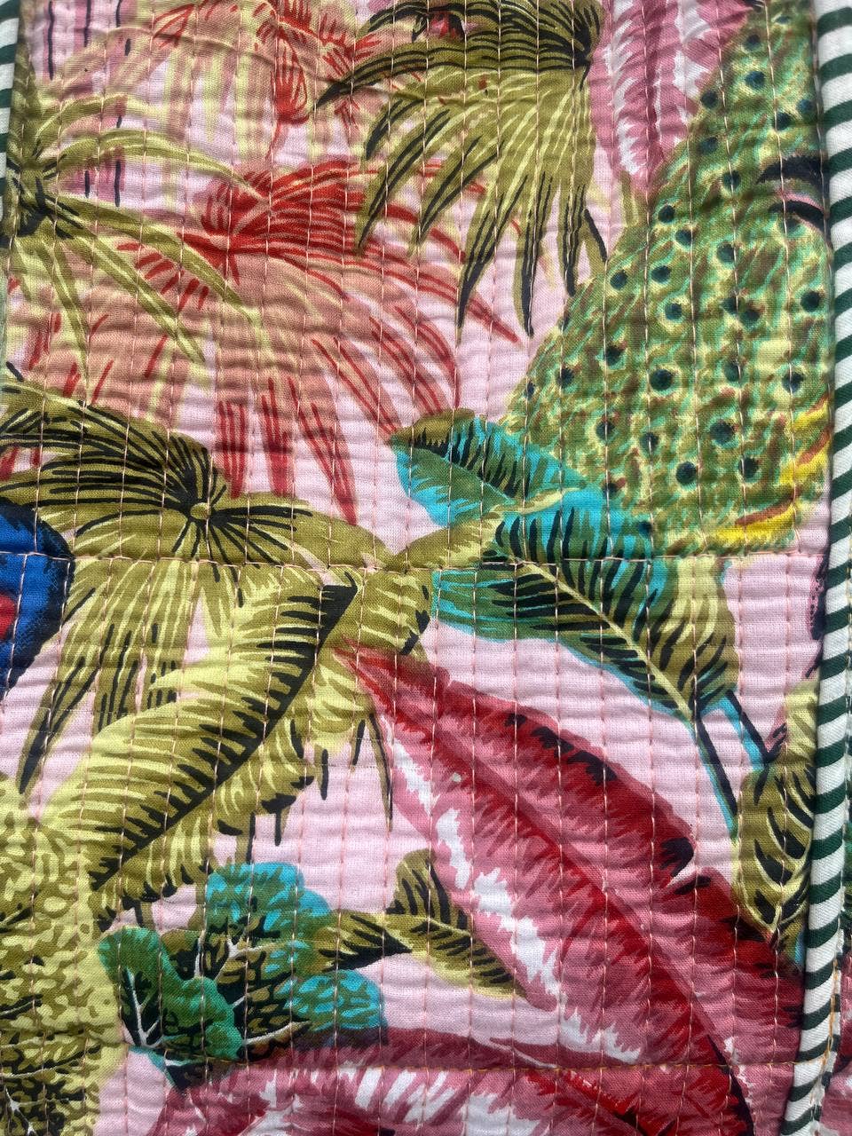 bhavnas boutique – Großhandel Lebensmittel-/Einkaufstasche – Gepolsterte Einkaufstasche aus Baumwolle mit Pfauendschungel2