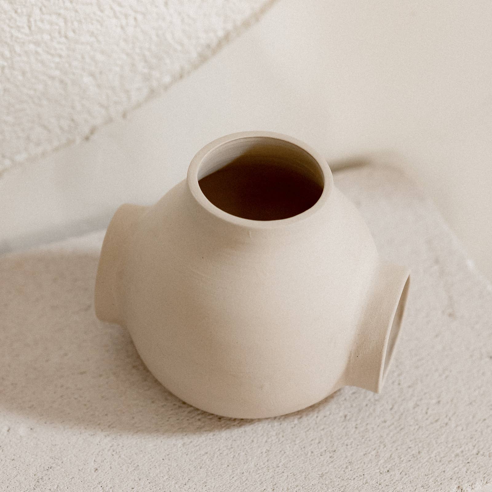 Claycraft – wholesale Vas – Rund keramisk bollvas öppen design rå handgjord5