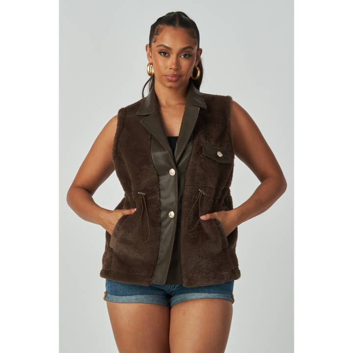 GILET EN FAUSSE FOURRURE LUXE CHARM pour la vente par Black Pearl Clothing