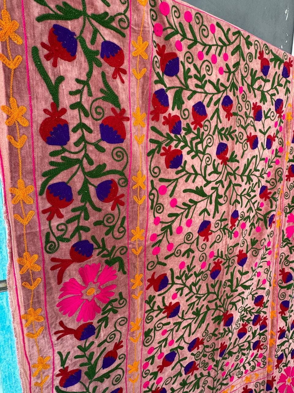 GYPSY STUDIO - Wholesale Throw Blanket - Velvet Throw Floral Embroidery Work Blanket Suzani Bedspread2