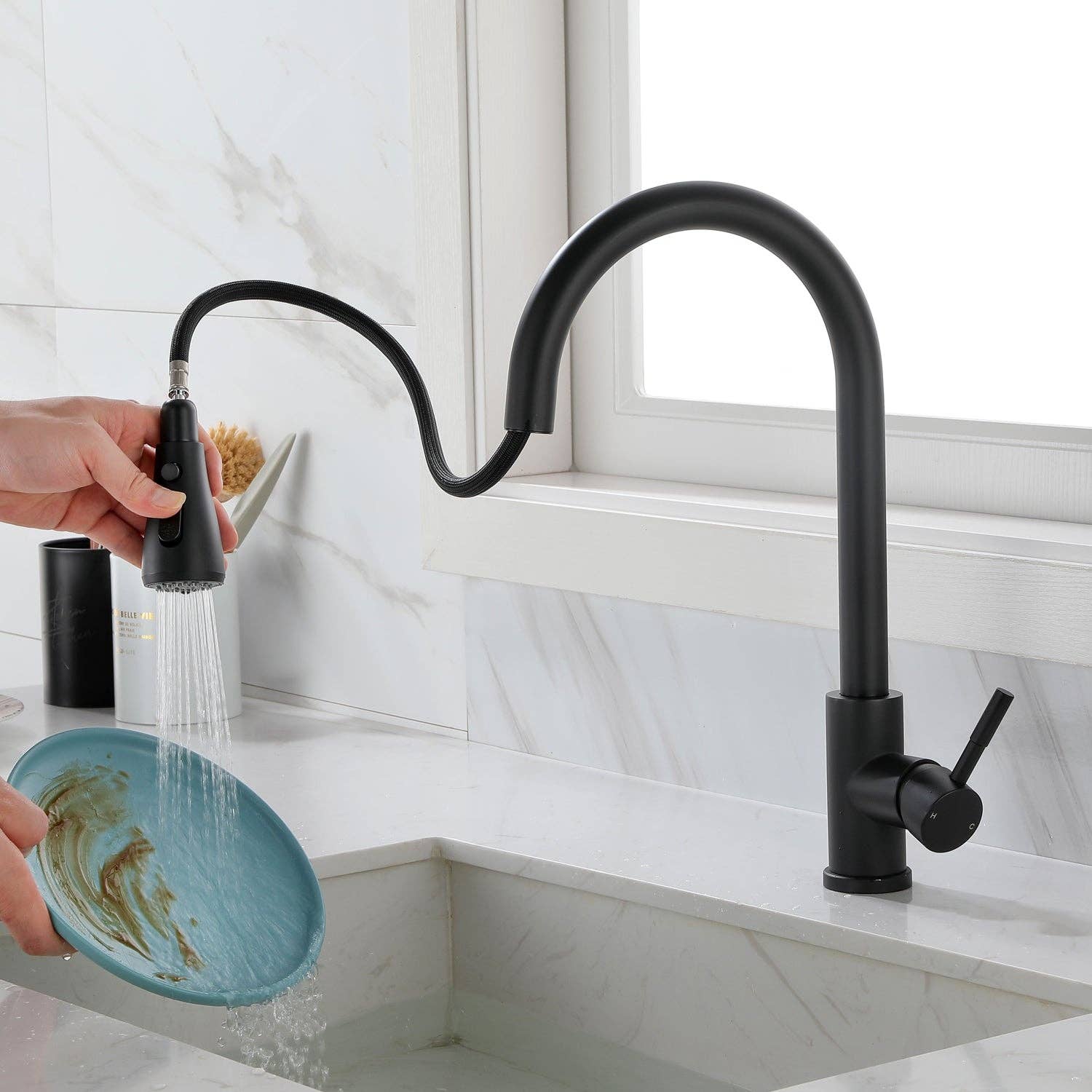 39F Inc. - Wholesale Kitchen Tool/Gadget - Matte Black Kitchen Faucet with Pull-Out Sprayer2