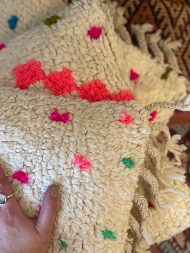 NOMAD BY LIV – wholesale Prydnadskuddfodral – Handgjord Färgglad Azilal Kuddfodral, Färgglad ull4