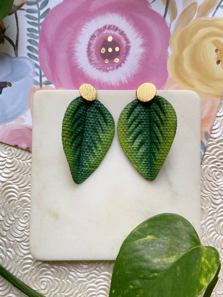 Boucles d'oreilles en feuilles pour la vente par Hola! I'm Back